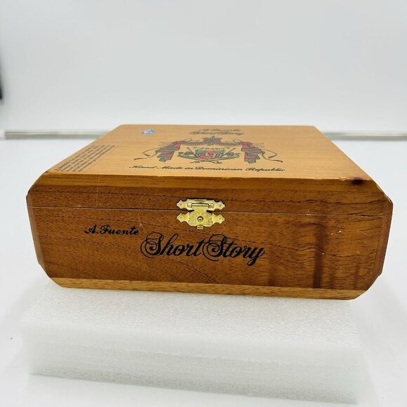Arturo Fuente Short Story Empty Wood Cigar Box 7.75" x 4.75" x 2.75" - Picture 2 of 10